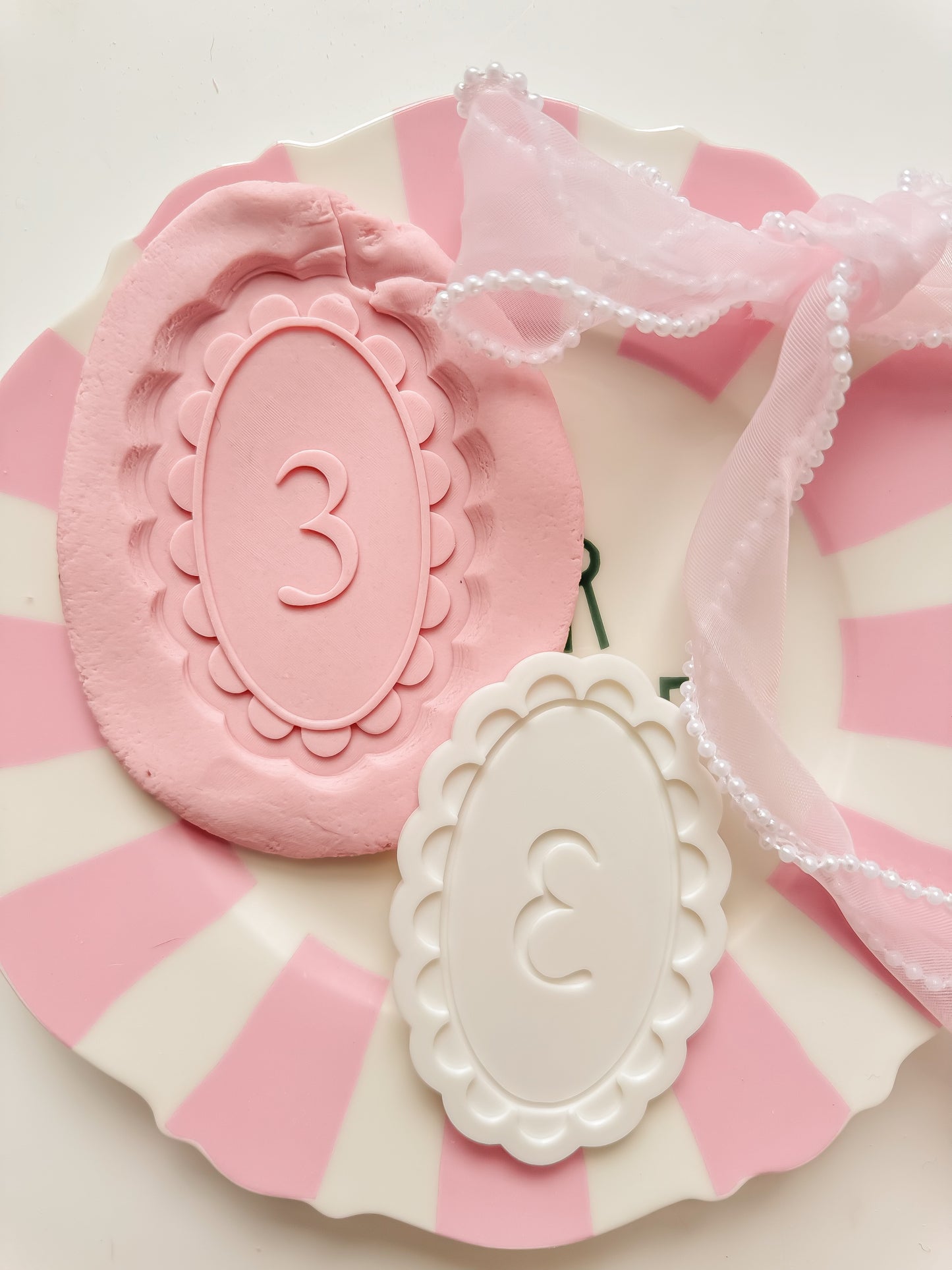 1 - 10 Scalloped Number Plaques - Debossers and Cutter Set