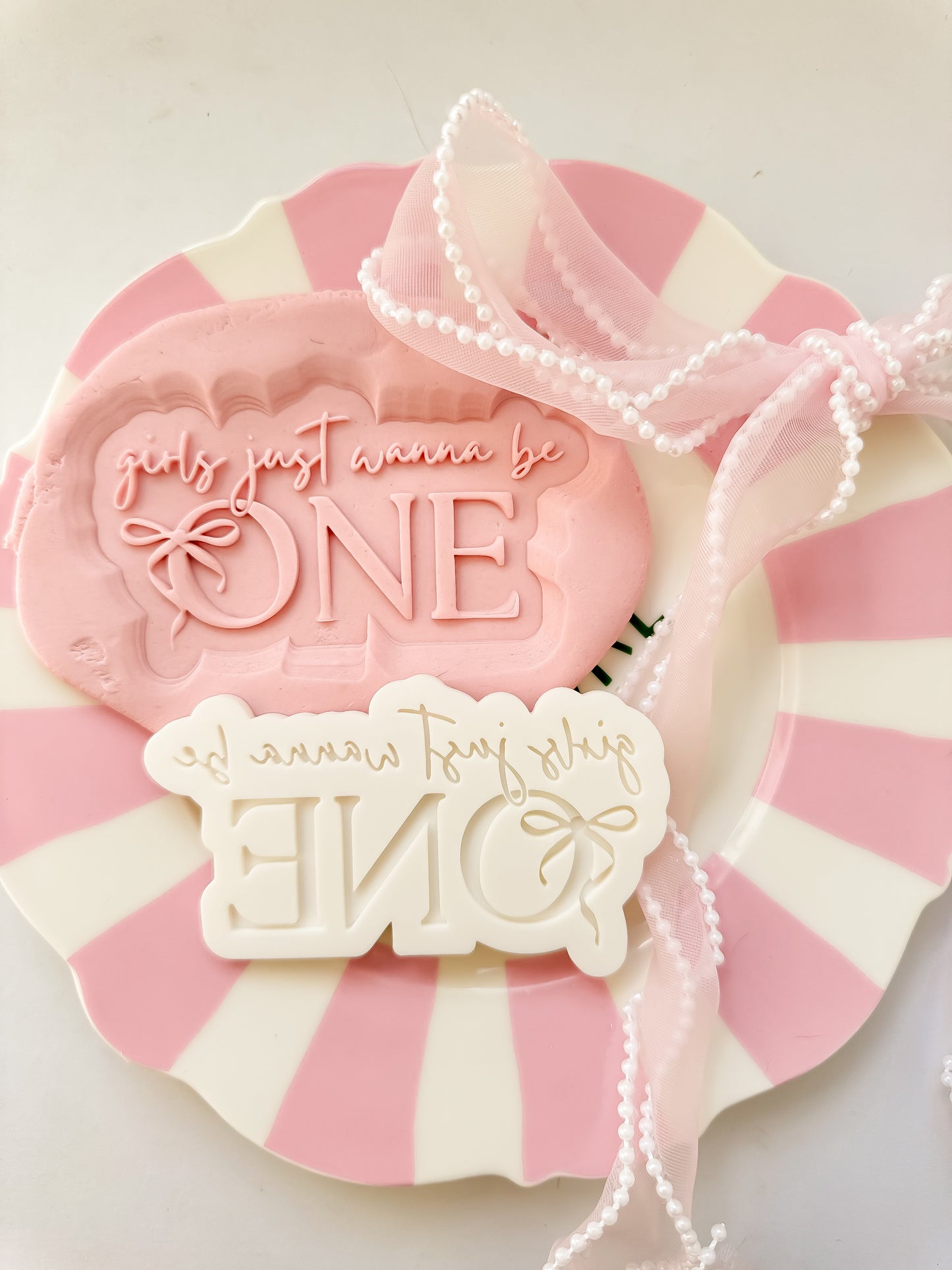 Girls just wanna be ONE- Debosser and Cutter