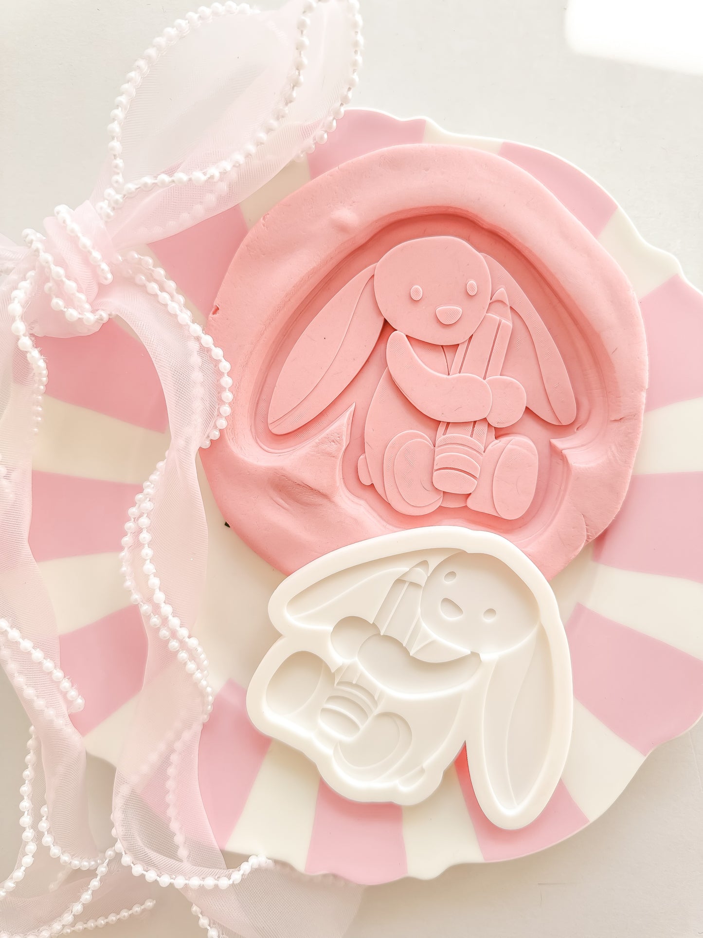 Bashful bunny with pencil Jellycat Jellycat - Debosser and Cutter