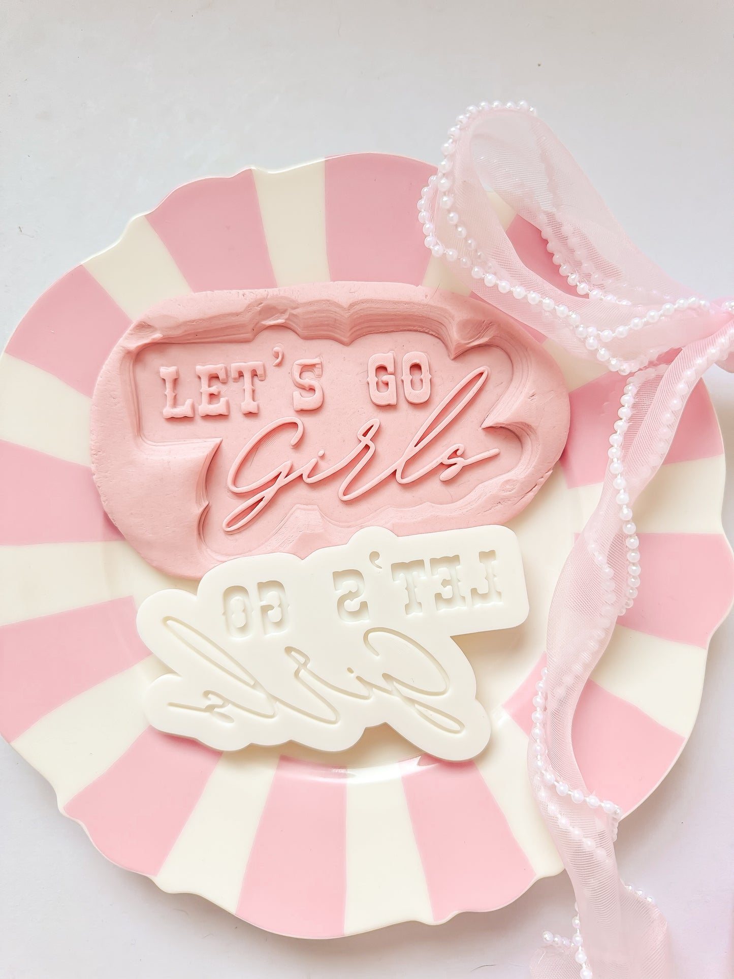 Let's go girls - Debosser and Cutter