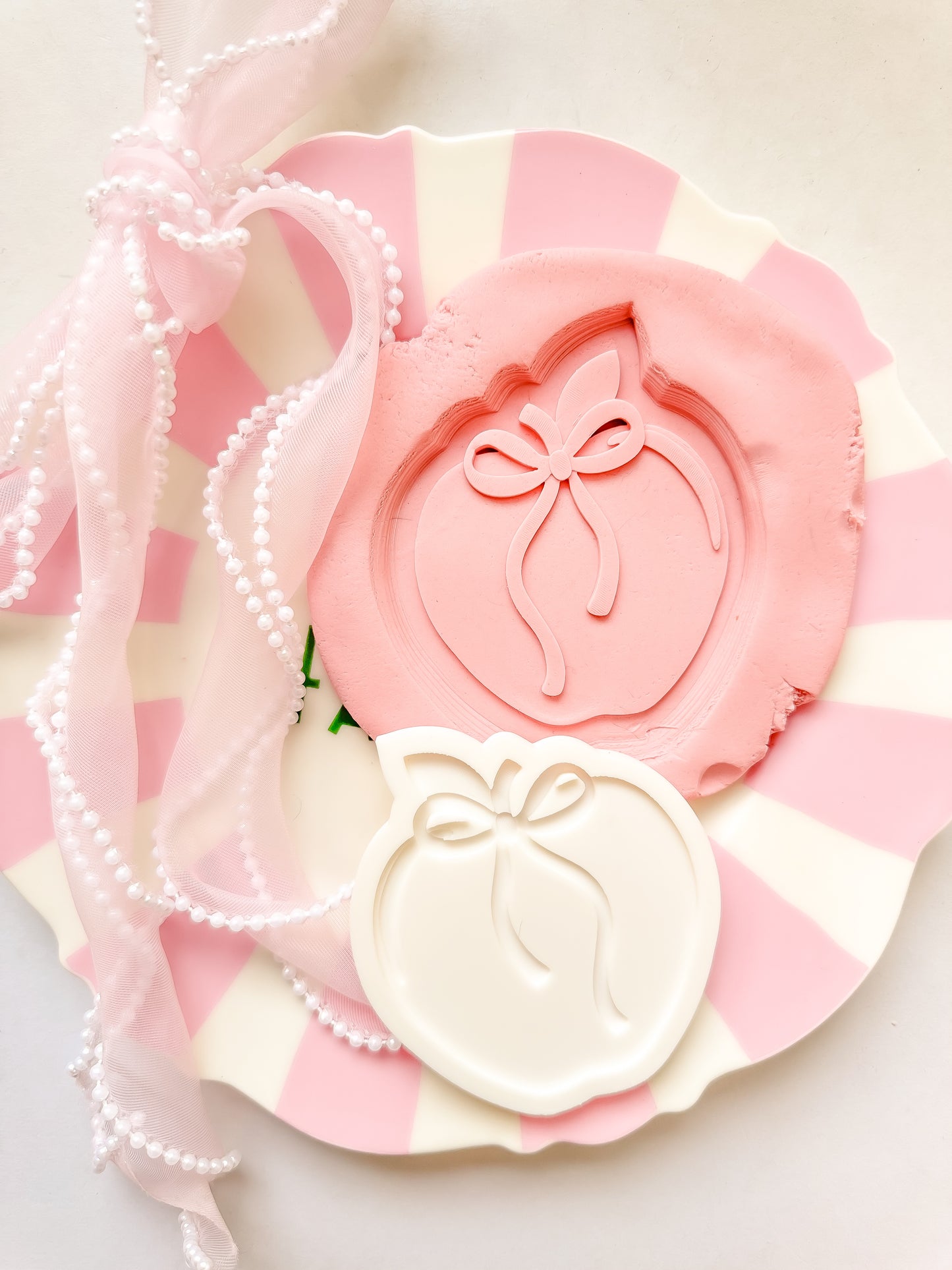 Apple with bow - Debosser and Cutter