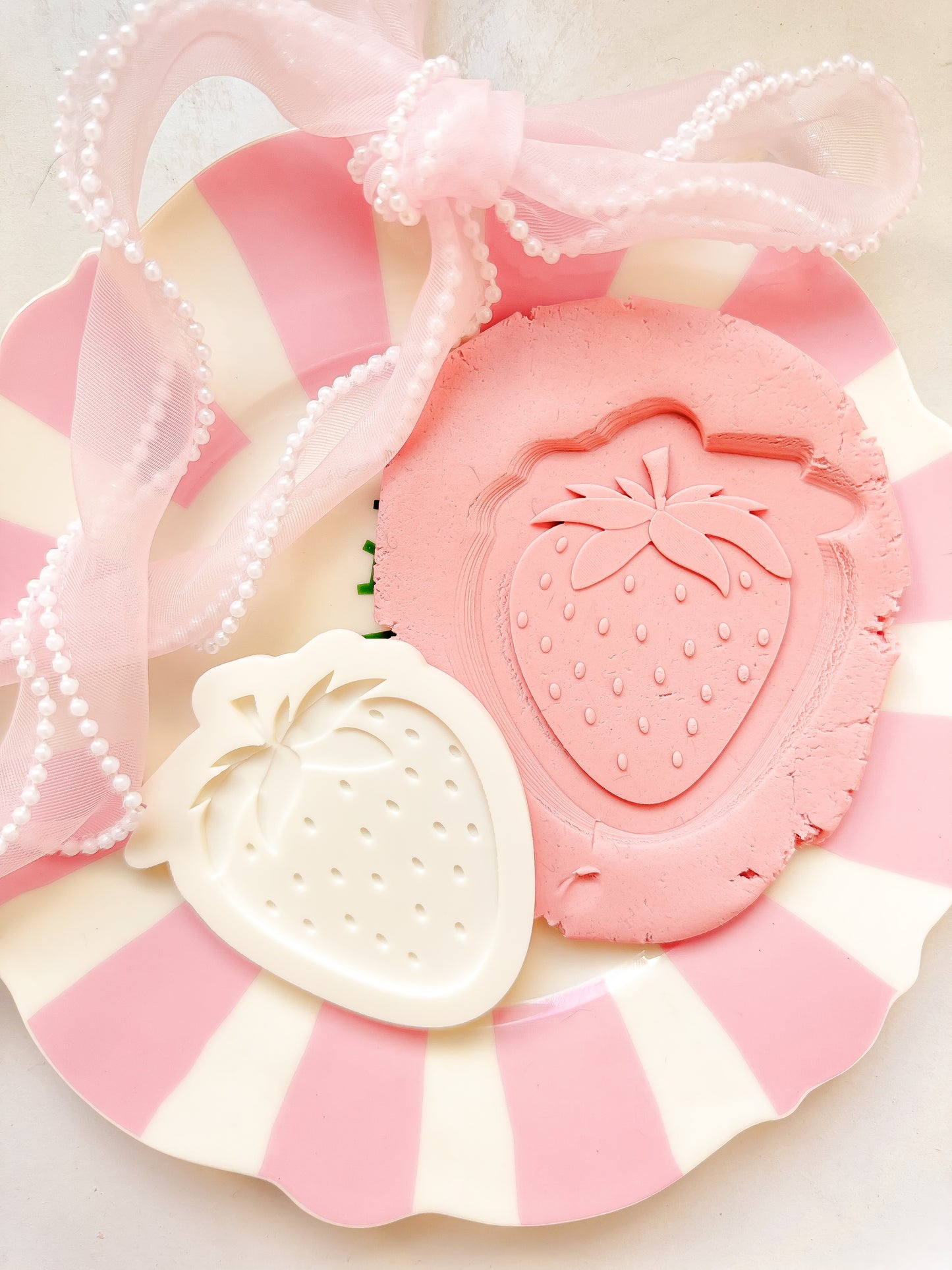 Strawberry - Debosser and Cutter