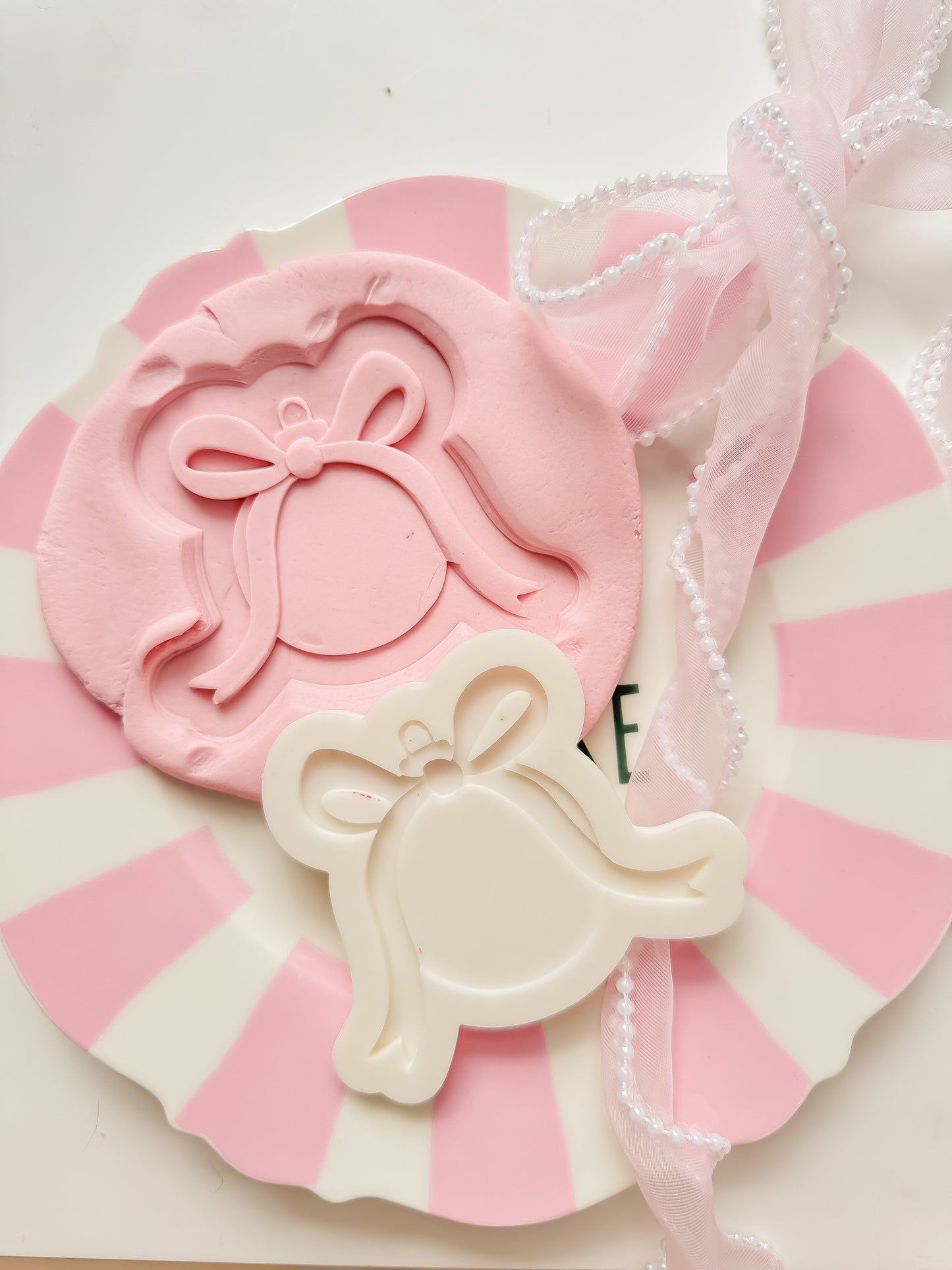 Bow Bauble - Debosser and Cutter