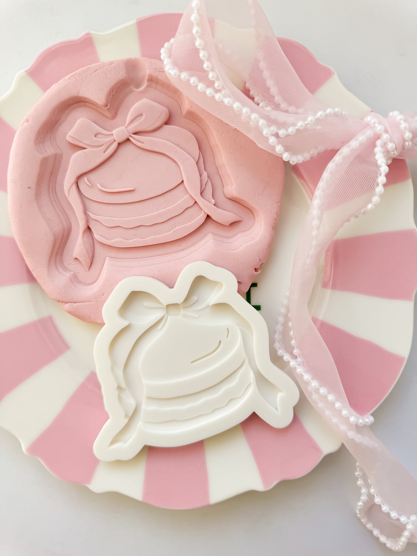 Bow Macaron - Debosser and Cutter