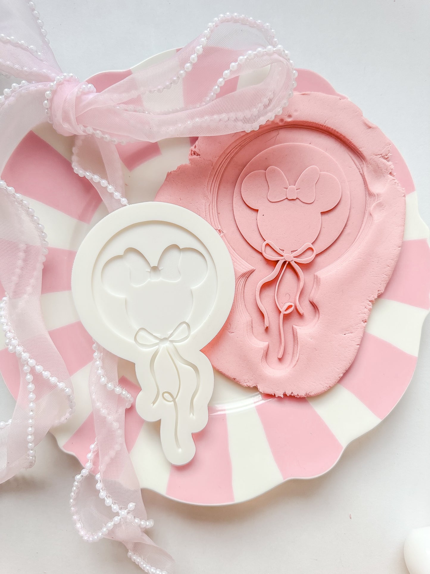 Mouse Balloon with Bow - Debosser and Cutter