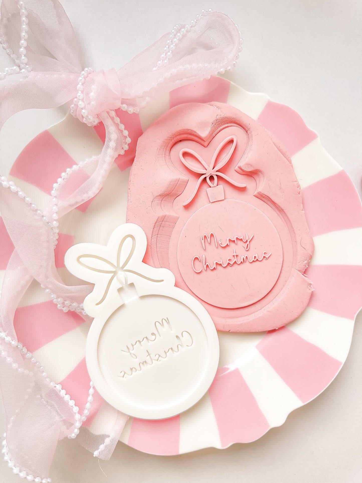 Merry Christmas Bow Bauble - Debosser and Cutter