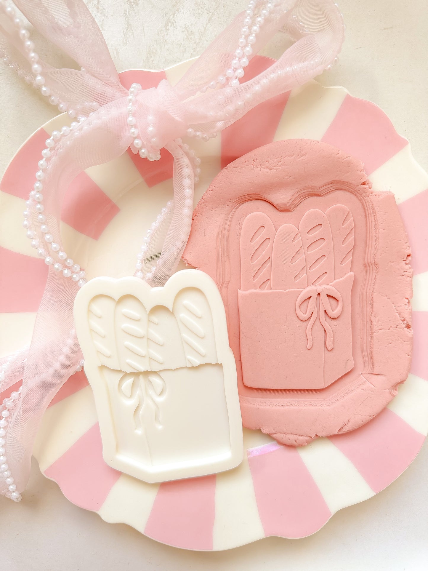 Baguette bag with bow - Debosser and Cutter