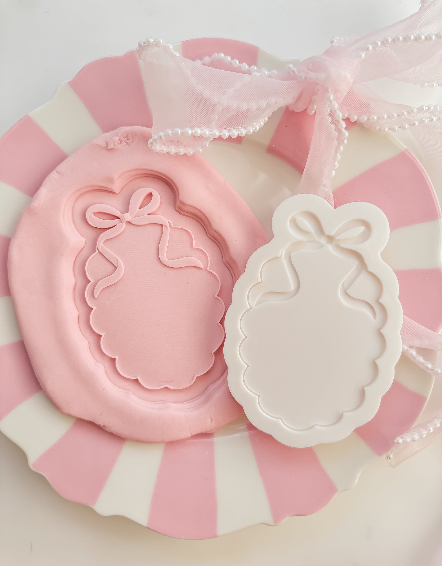 Bow Scalloped Plaque - Debosser and Cutter