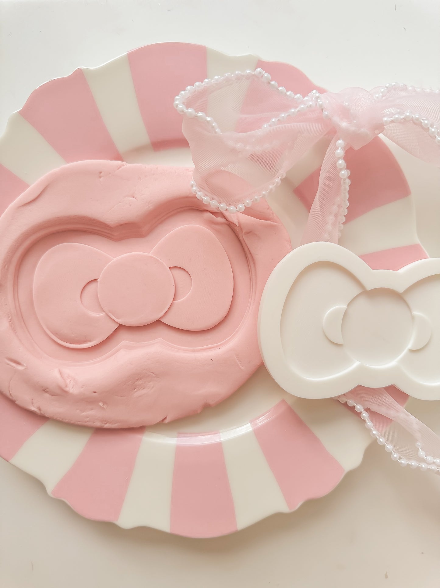 Hello Kitty Bow - Debosser and Cutter