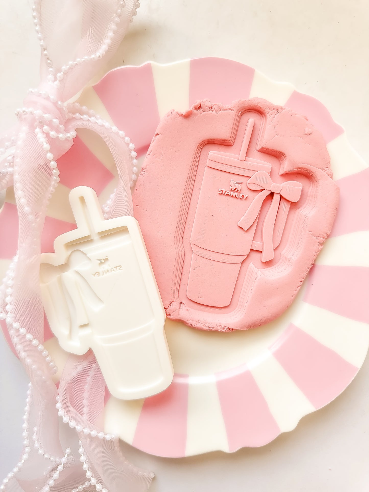 Stanley bottle with bow - Debosser and Cutter