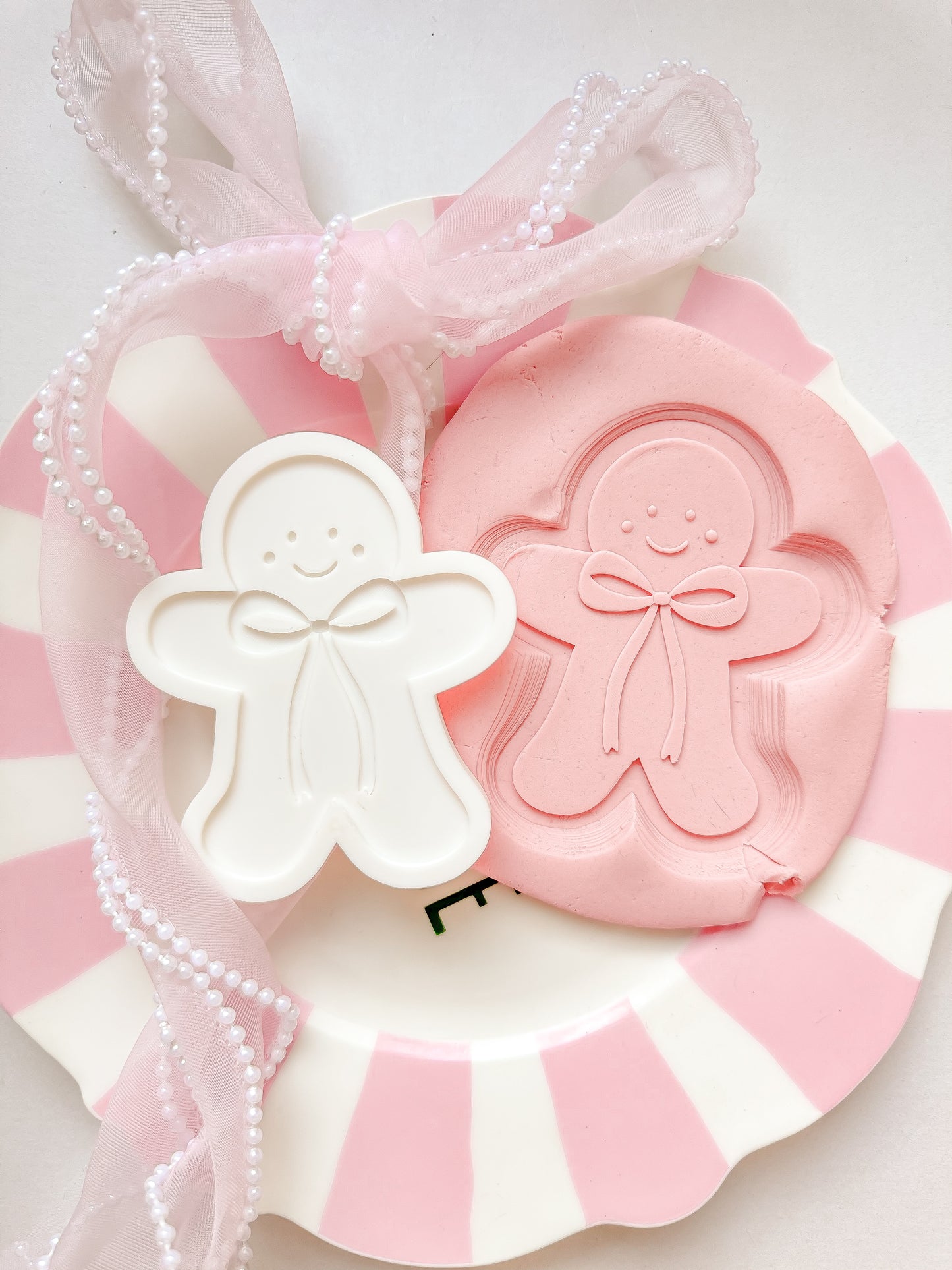 Gingerbread with bow - Debosser and Cutter