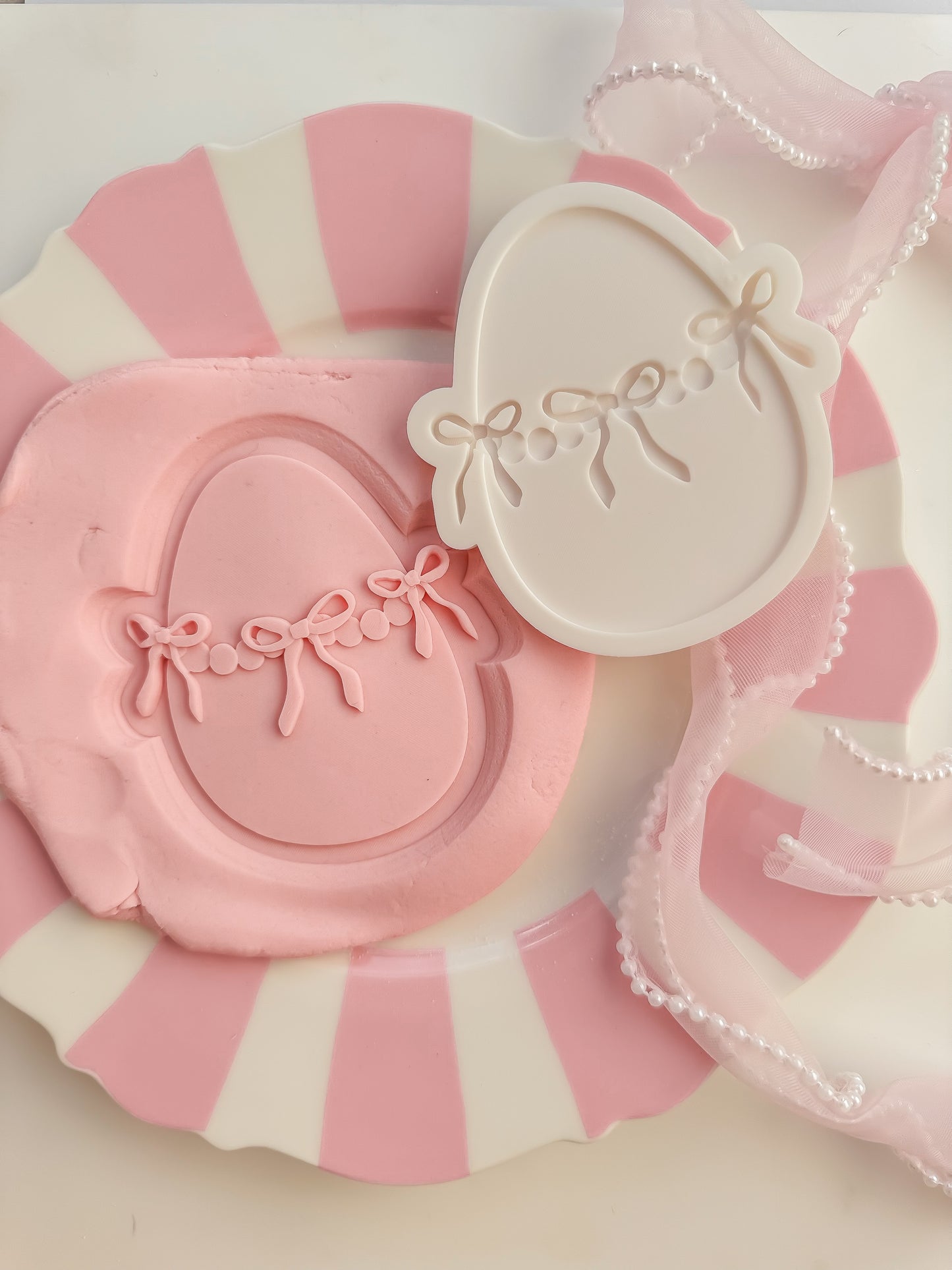 Bow Chain Easter Egg - Debosser and Cutter