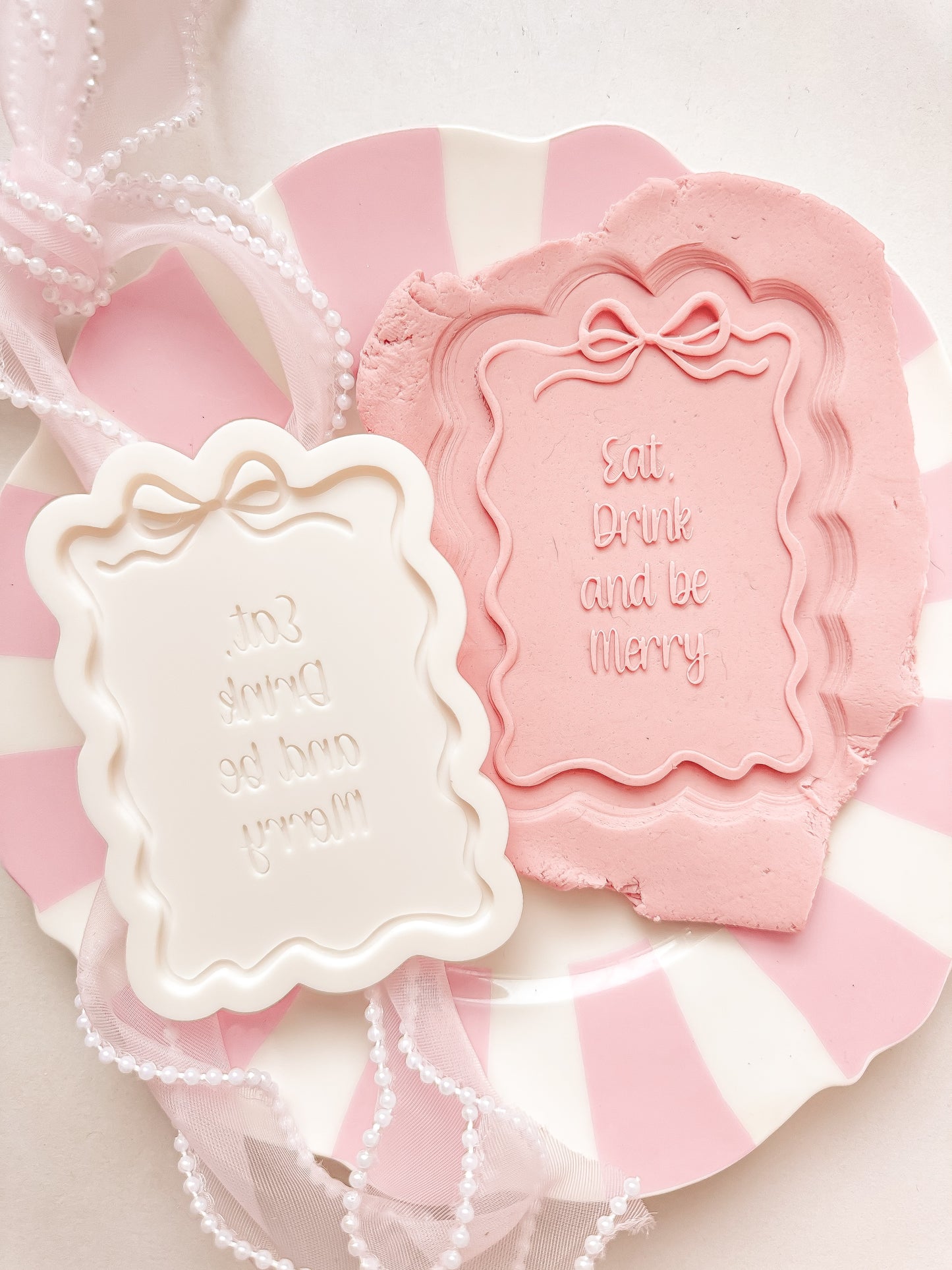 Eat Drink And be Merry bow border - Debosser and Cutter