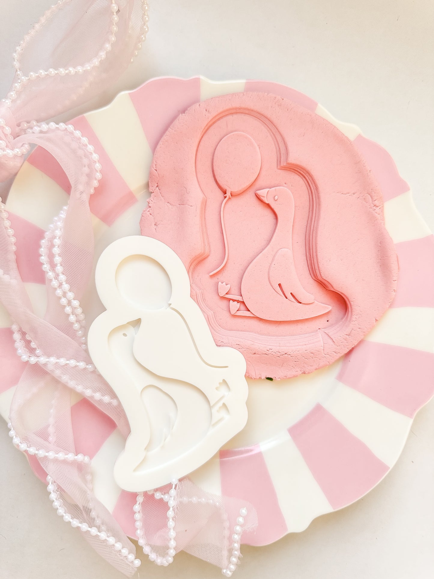 Sitting goose with balloon - Debosser and Cutter