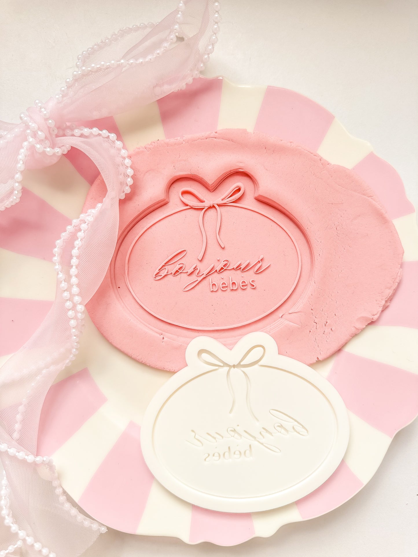 Bonjour Bèbès bow plaque - Debosser and Cutter