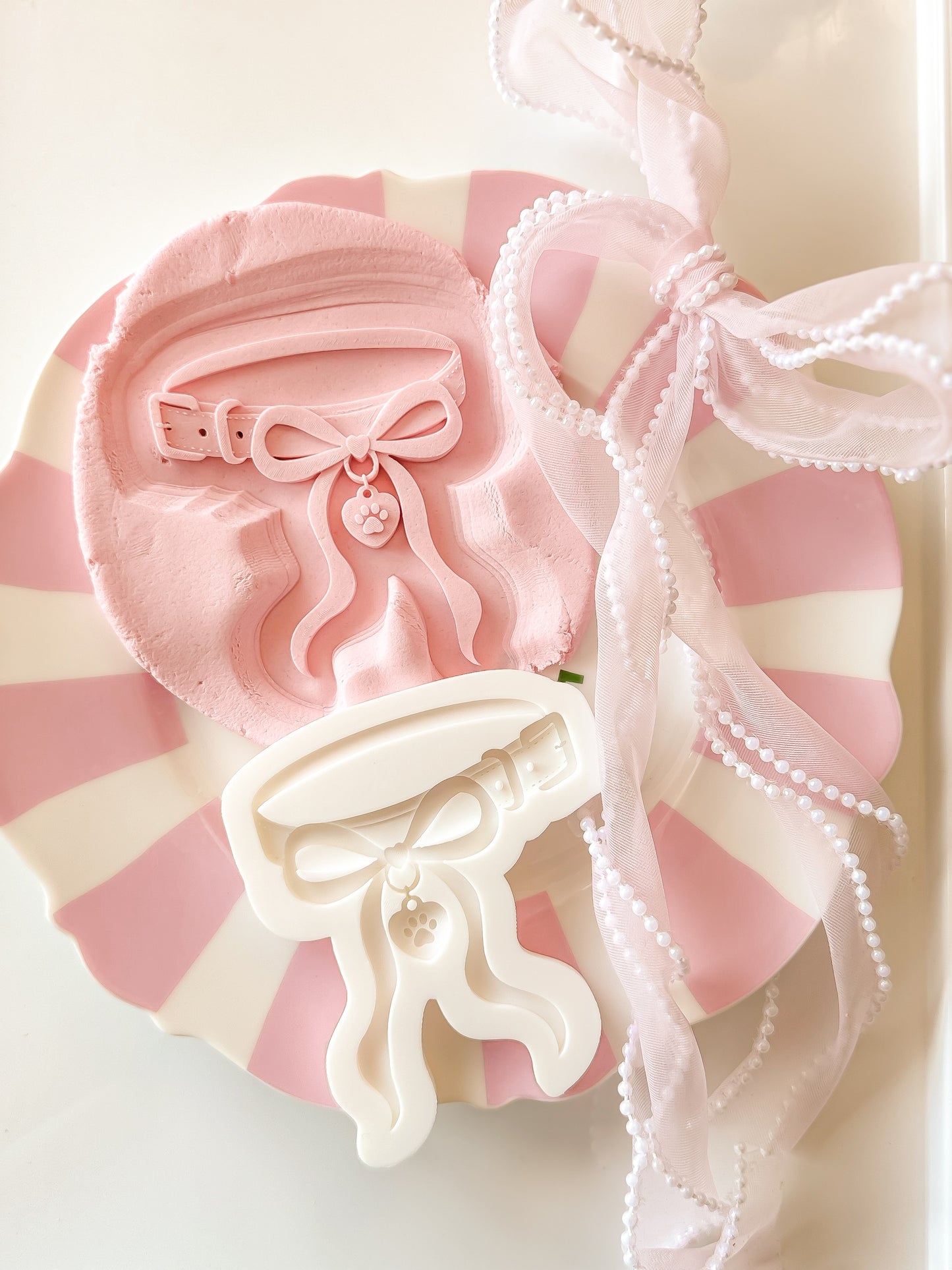 Bow Dog Collar- Debosser and Cutter