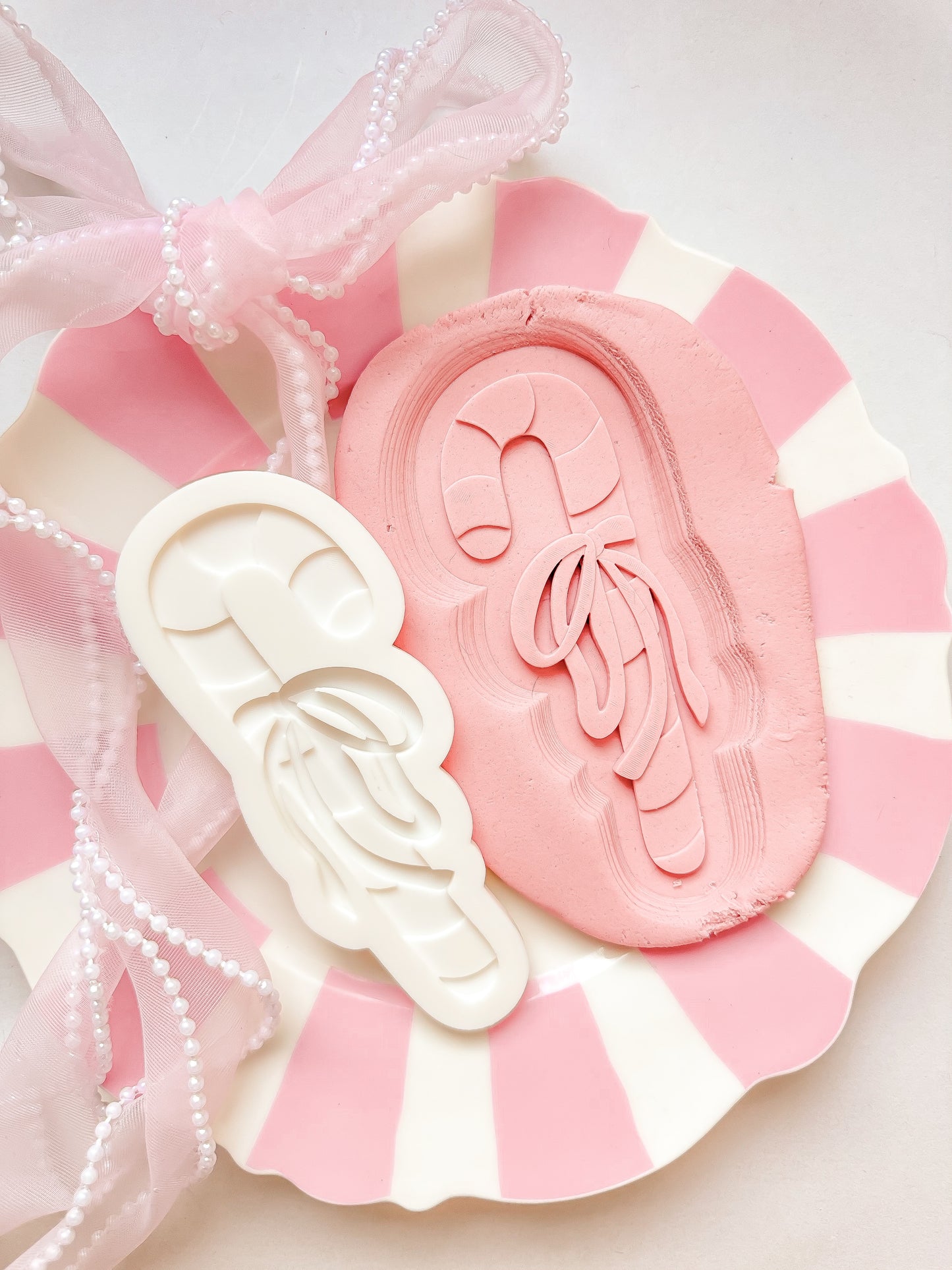 Candy Cane with bow - Debosser and Cutter