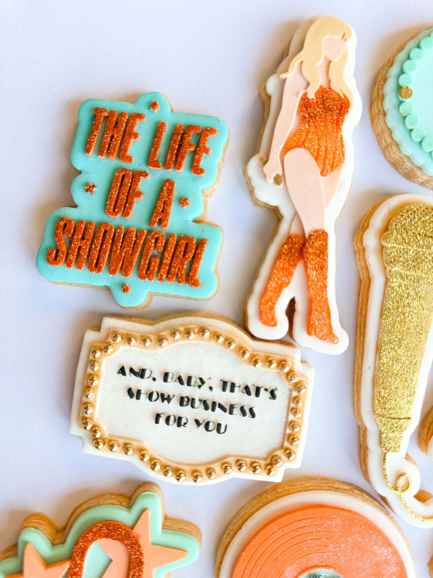 The life of a showgirl - Debosser and Cutter