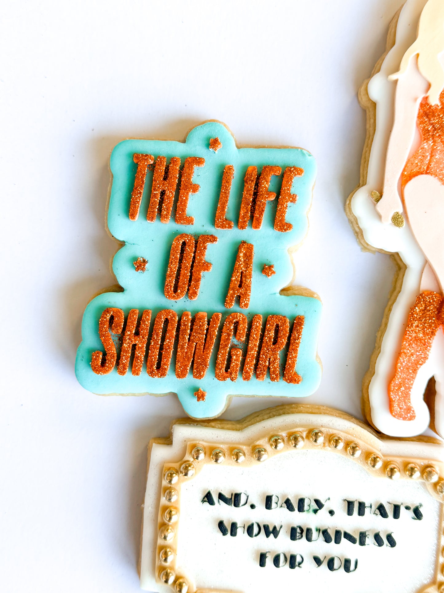 The life of a showgirl - Debosser and Cutter