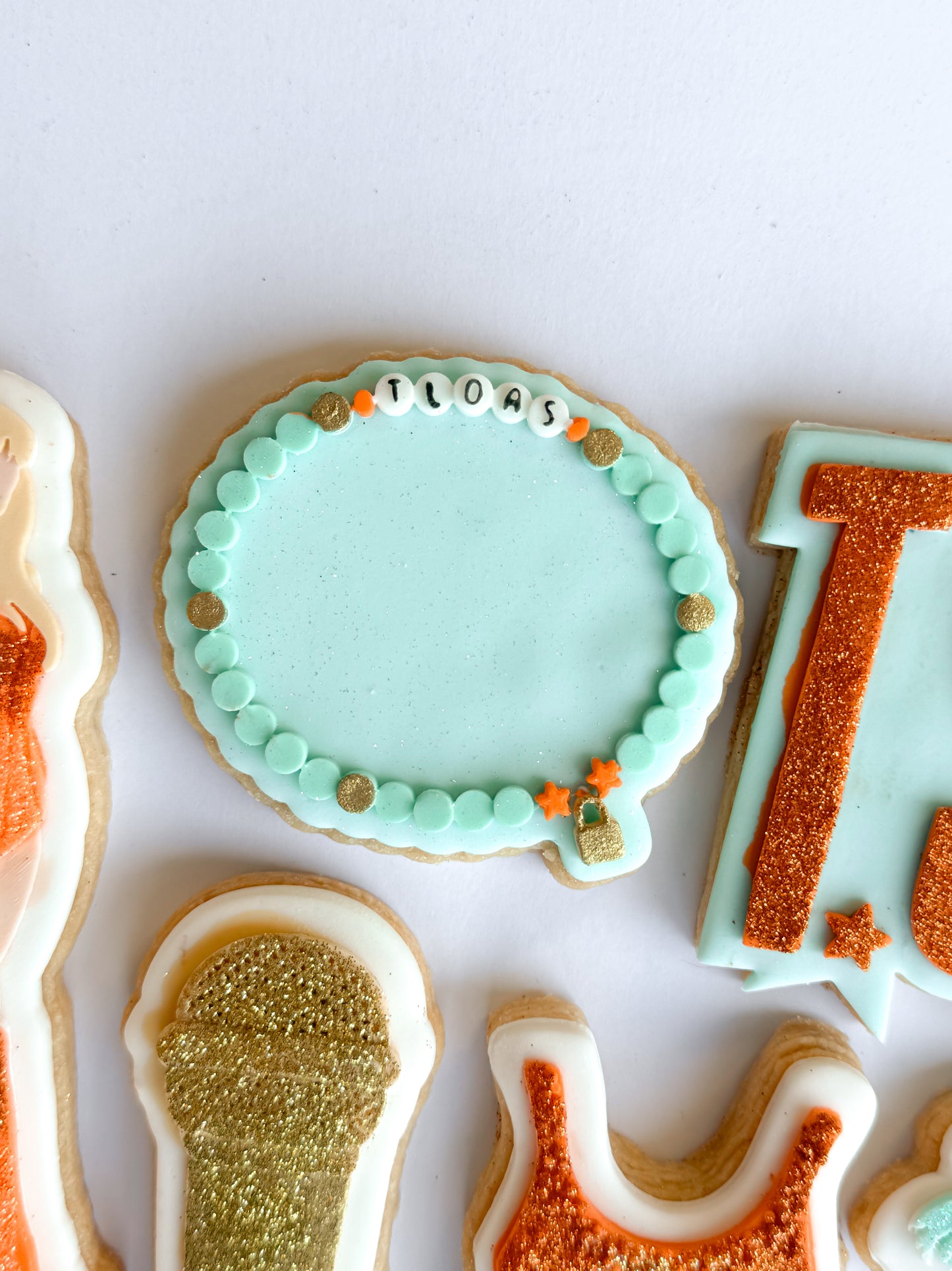 TLOAS friendship bracelet - Debosser and Cutter