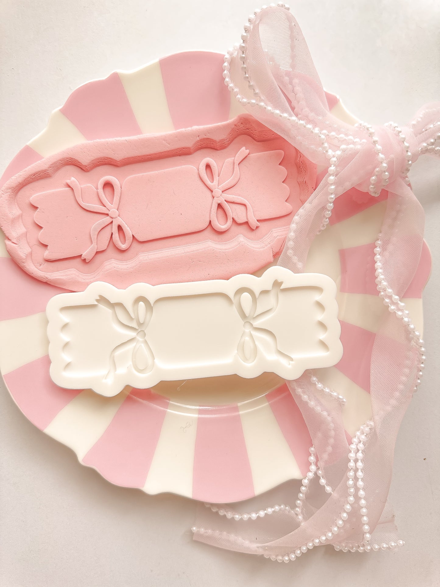 Bow Christmas Cracker - Debosser and Cutter