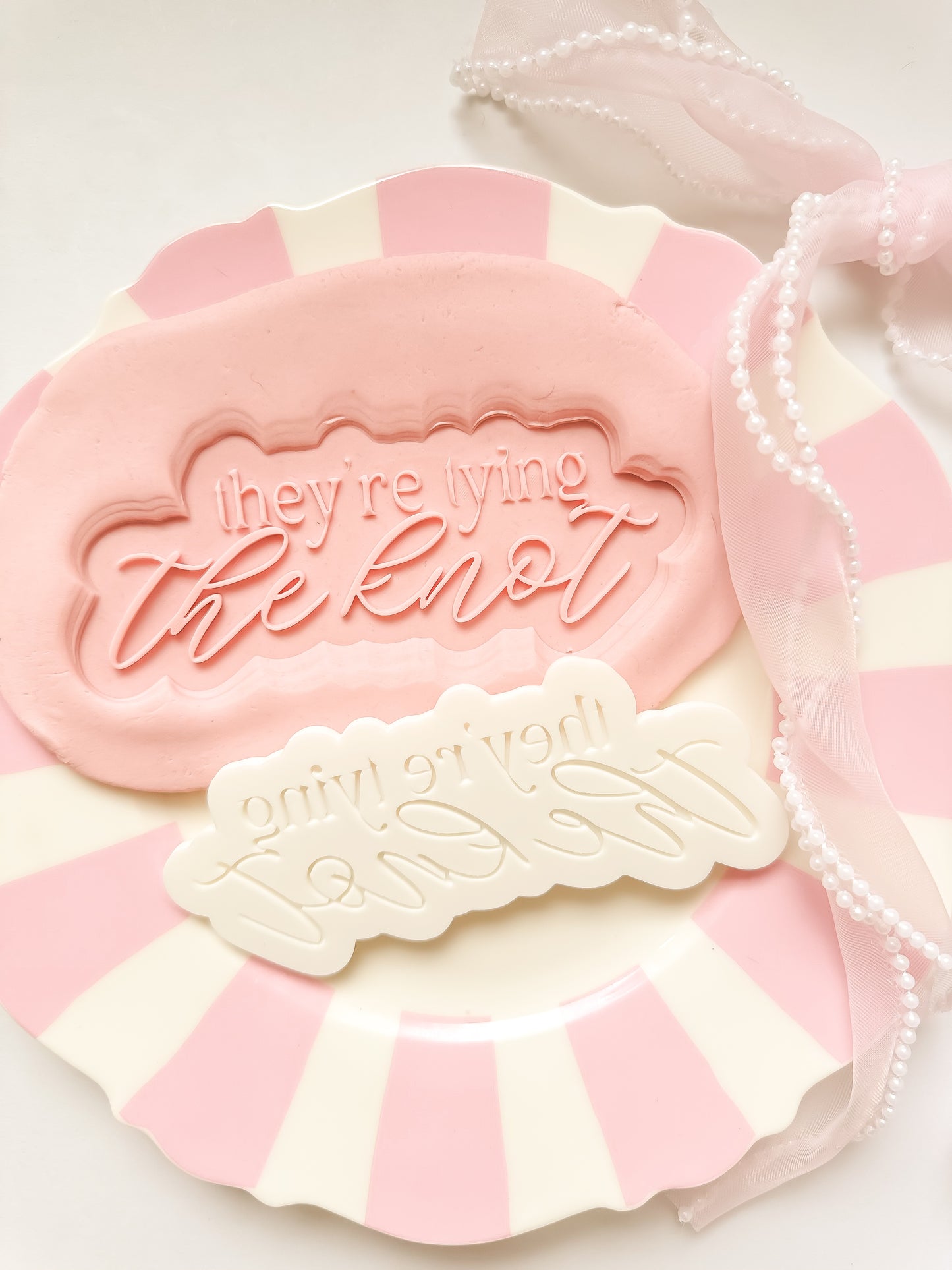 They're tying the knot - Debosser and Cutter