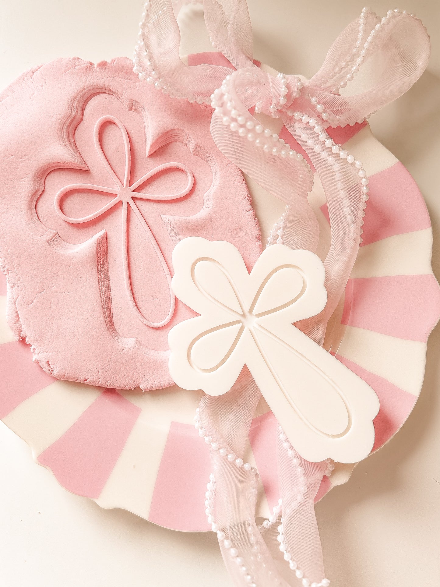 Dainty Cross - Debosser and Cutter