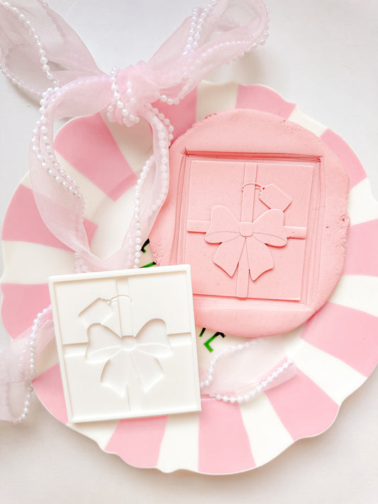 Bow Present with tag - Debosser and Cutter