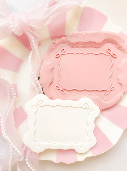 Wavy Blank Bow Border- Debosser and Cutter