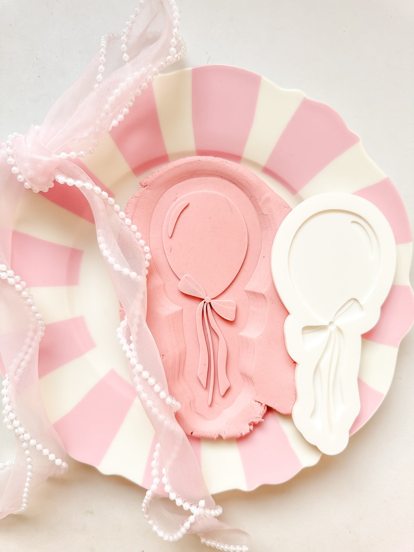 Single bow balloon - Debosser and Cutter