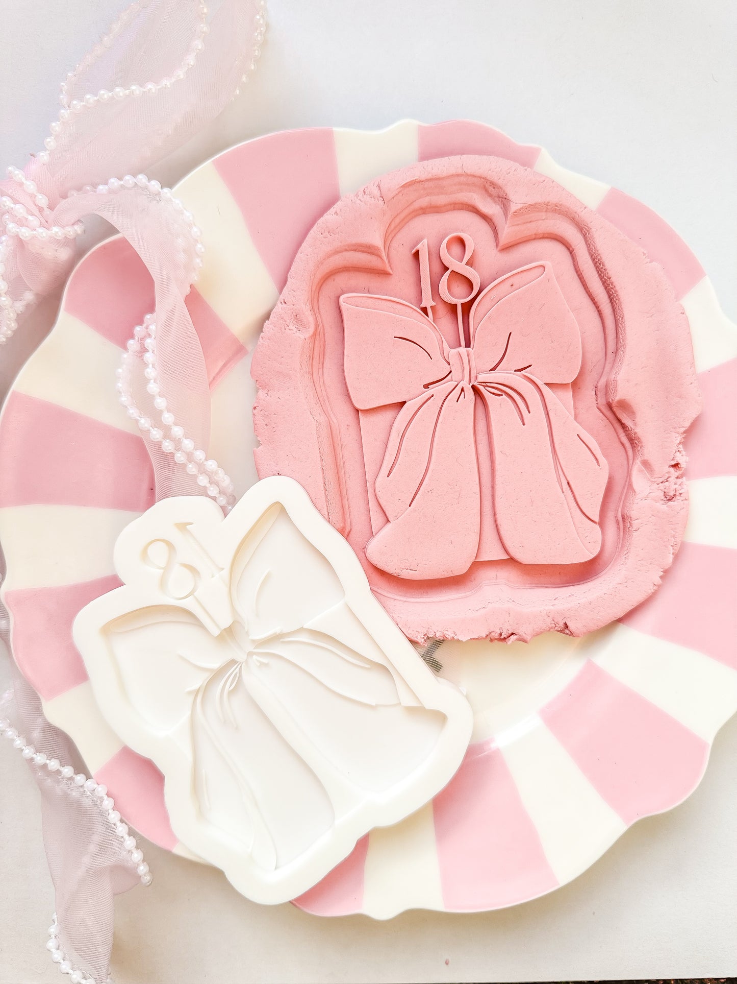 18 number Bow cake - Debosser and Cutter