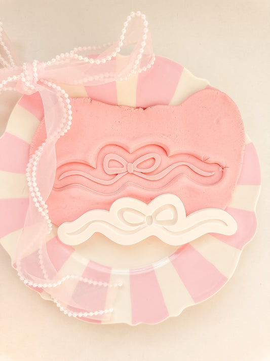 Horizontal dainty bow - Debosser and Cutter